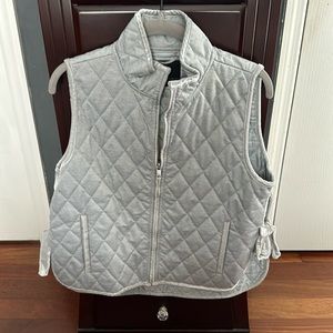 Beautiful never worn Banana Republic gray vest size medium.